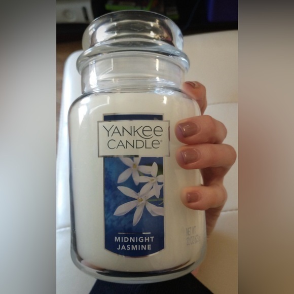Midnight Jasmine 22oz NWT Yankee Candle NWT